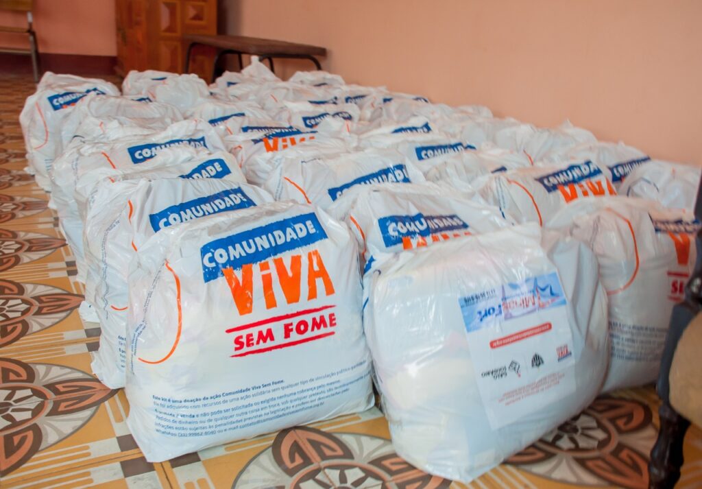 distribuição de cestas Comunidade Viva Sem Fome