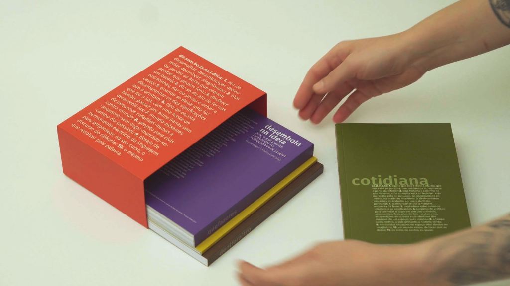 Box do livro Desembola na Ideia, que contém seis cadernos em dirferentes cores.