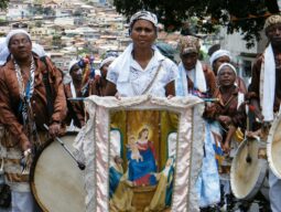 Guarda de Moçambique de Nossa Senhora do Rosário do Bairro Alto dos Pinheiros, que irá conduzir o cortejo inicial_Foto Marina Araújo - 2013